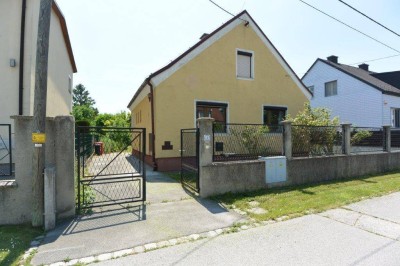 Sonniges Grundstück mit sanierungsbedürftigem Hause in Himberg