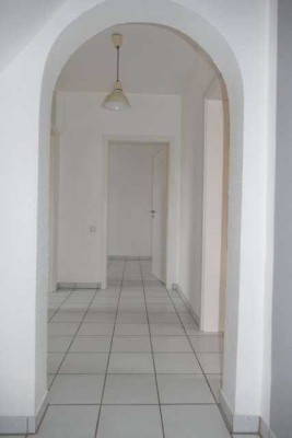 Junges Wohnen unterm Dach! Attraktive 2-Zi.-Wohnung mit EBK am beliebten "Arrenberg"!