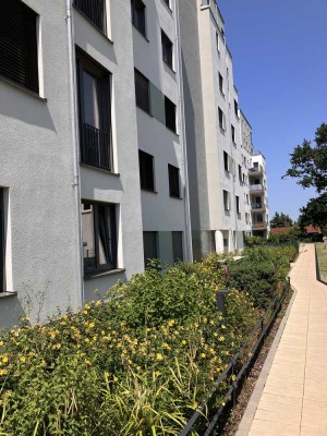 Moderne 4-Zimmer-Wohnung im Neubau (BJ 2022) mit Balkon, Einbauküche und zwei Bädern