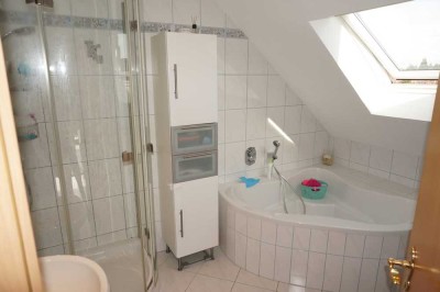 Schöne und helle 4-Zimmer Wohnung mit Möglichkeit zur Gartennutzung in Darmstadt-West