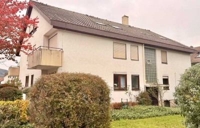 Sonnige modernisierte 2,5-Zimmer Dachgeschosswohnung mit Balkon