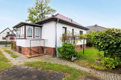 Bahnhofsnah! Mit Keller, Einbauküche, Garage, Veranda, manuellen Rollladen: Bungalow in Fredersdorf