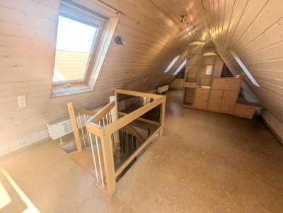 Zweifamilienhaus mit Maisonettewohnung und Gewerbeeinheit im Ebersbacher Stadtzentrum