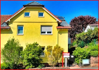 Einziehen und sich wohlfühlen: Energetisch saniertes und repräsentatives Ein- bis Zweifamilienhaus !