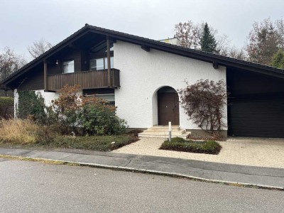 Repräsentative Villa am Waldesrand in Krailling