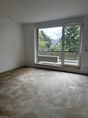 Frisch Sanierte 2 Zimmer Wohnung  in ruhiger Gartenlage mit Sonnenbalkon