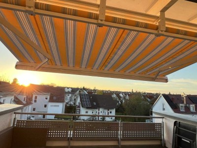 Traumhafte DG-Maisonettewohnung mit Balkon, Aufzug, Einzelgarage  und Aussicht!