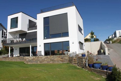 Moderne 3-Zimmer Wohnung mit 2 großen Terrassen, Garten und Panoramablick