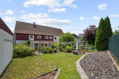Traumhaftes Einfamilienhaus mit großem Grundstück und 2 Garagen in ruhiger Lage!