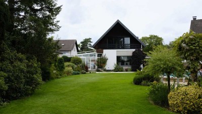 Freundliches freistehendes Einfamilienhaus mit Traumgarten in Bonn