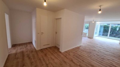 ** Moderne, frisch renovierte Wohnung mit Terrasse zentral in Gerlingen! **