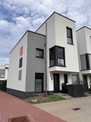 Hochwertiges Einfamilienhaus in Monheim: 6 Zimmer, Terrasse, Garten, Garage!