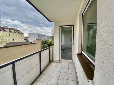 PROVISIONSFREI I LOGGIA I HELLE RÄUME I RUHELAGE I LIFT I ZENTRALE LAGE I EINBAUKÜCHE I FAMILIENFREUNDLICH I PROJEKT WOHNEN I