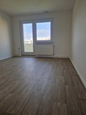 Sonnige 2- Raumwohnung mit Balkon im 2. Obergeschoss neu saniert  ab 03.2025!