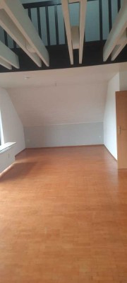 Maisonette Wohnung. 3Zi,eingebaute Küche,Diele,Bad,Balkon,Abstellraum,Dachboden und Kellerraum.