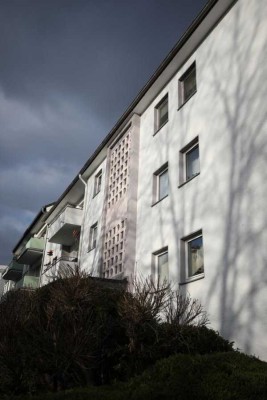 Erstbezug nach Sanierung: Schöne 3-Zimmer-Wohnung mit Südbalkon