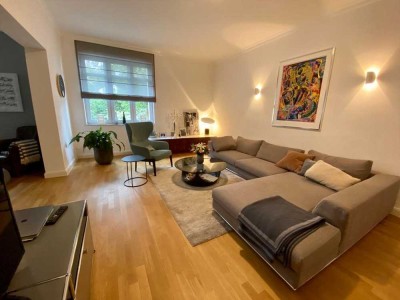 Stilvolle  5 Zimmer Altbau Wohnung mit Balkon und EBK in Düsseldorf