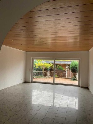 Charmanter Bungalow mit Souterrain, Terrasse & Top-Lage – nur 5 Min. ins Zentrum! �✨