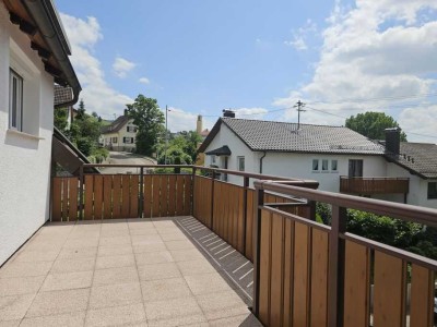 Hübsche komplett möblierte Wohnung im Baden-Badener Rebland, 1.OG, neues TGL-Bad, gr. Balkon, P