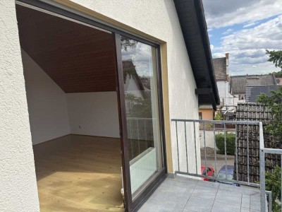 ** Gemütliche Dachgeschosswohnung mit sehr schönem Sonnenbalkon **