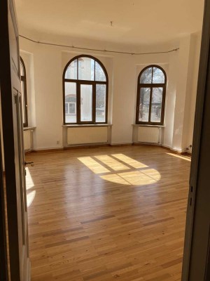 Elegante 3,5- oder 4,5-Raum-Wohnung mit luxeriöser Einbauküche in Stadtvilla