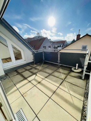 Charmante 2-Zimmer-Dachgeschoßwohnung in Top-Innenstadtlage mit TG-Stellplatz & EBK