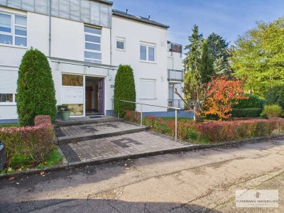 ***RESERVIERT*** Lichtdurchflutete 3,5-Zimmerwohnung mit zwei Balkonen, Garage und Einbauküche in Sa