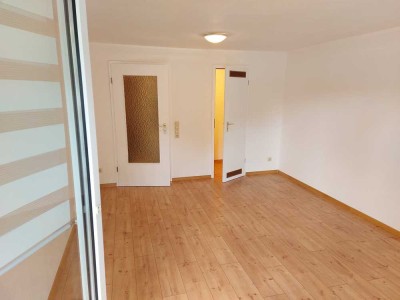 Erdgeschosswohnung mit einem Zimmer sowie Terasse und Pantryküche in Heidelberg Leimen