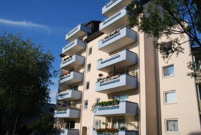 *ERSTBEZUG NACH SANIERUNG* Gut geschnittene 2-Zimmerwohnung mit Balkon...!