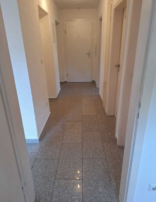 Gepflegte 4-Raum-Wohnung mit 2 Balkone  in Ludwigsburg Eglosheim