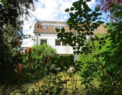 Ruhige Lage: Renovierungsbedürftige DHH mit 6 Zi. Schwanstetten / Haus kaufen