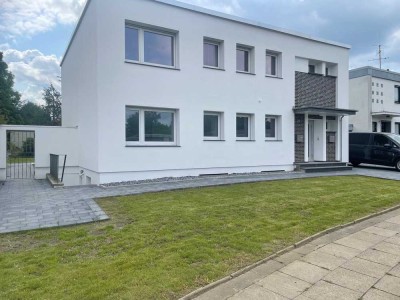 Erstbezug nach Kernsanierung mit Garten, helle 3,5 Zimmer im EG