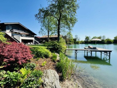 Mediterrane Villa am See mit eigenem Badesteg