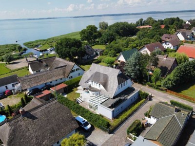 Modernes, großzüg. Wohnen mit Wasserblick. Sauna, Wellness, Fitness, Gästeapp.