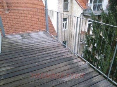 Sonniger 3 ZIMMER-Altbau, ruhiger Balkon 11m², Einbauküche, Lift, letzter Stock, nähe Hauptbahnhof!