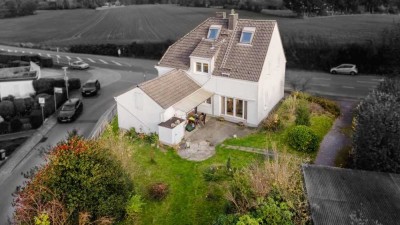Zwei-Familien-Haus mit Garage und Fernblick!