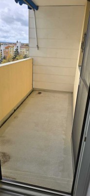 Gepflegte 2-Zimmer Wohnung im 7. OG mit Balkon in Nürnberg-Röthenbach Ost