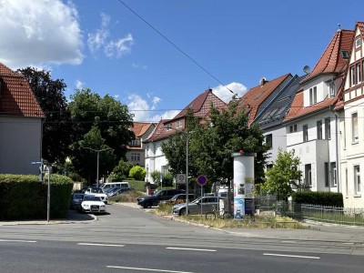 ALTBAUCHARME - 3 Zimmer-Erdgeschoss-Wohnung mit (großen) Balkon sucht Anschluss !!!