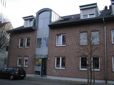 Schöne helle 3-Zimmer-Erdgeschosswohnung mit geh. Innenausstattung mit Balkon