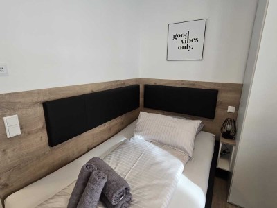 *ab 01.06.* Neues, traumhaftes 1-Zimmer-Apartment, möbliert & voll ausgestattet, top Lage Obernburg!
