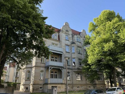 Herrliche 4-Raumwohnung im sanierten Denkmal mit Aufzug und Balkon