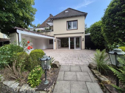Attraktive und vollst. renovierte 3-Raum-EG-Wohnung mit geh. Innenausstattung mit Balkon in Detmold