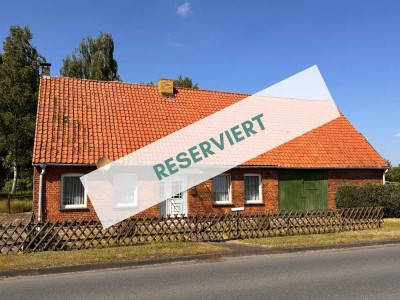 Sanierungsbedürftiges Einfamilienhaus mit großzügigem Grundstück in verkehrsgünstiger Lage