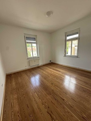 Zwei Zimmer Wohnung mit Balkon direkt gegenüber der Wilhelma