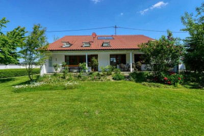 Energetisch saniertes EFH mit Ausbaupotential für Gartenliebhaber! Ortsrandlage!