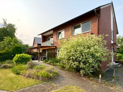 Zweifamilienhaus mit großem Garten in ruhiger Wohnlage – EG vermietet, OG frei
