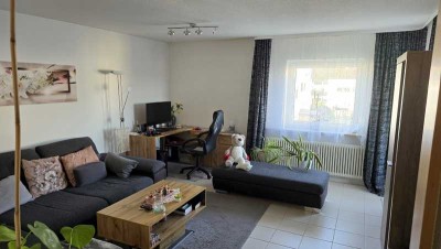 Schnuckelige, gepflegte 2-Zimmer-Wohnung mit Balkon und Stellplatz in Ortsrandlage von Gebersheim!