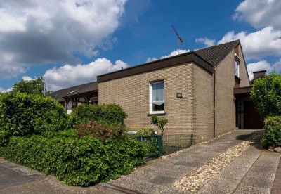 Einfamilienhaus + ca. 80 m² Dachstudio mit Garage und Garten in ruhiger Wohnlage