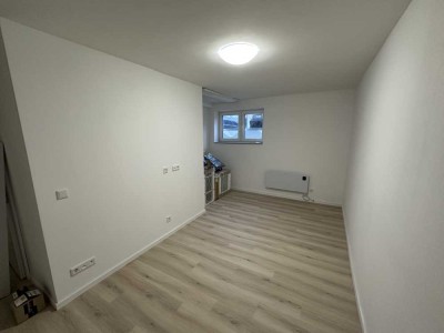 Erstbezug: 3-Raum-Souterrain-Wohnung mit moderner Innenausstattung & Küche in Niederweidbach