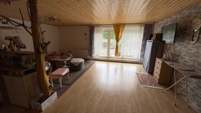 Geräumiges Einfamilienhaus mit wunderschönem Garten und einladendem Pool – der perfekte Rückzugsort